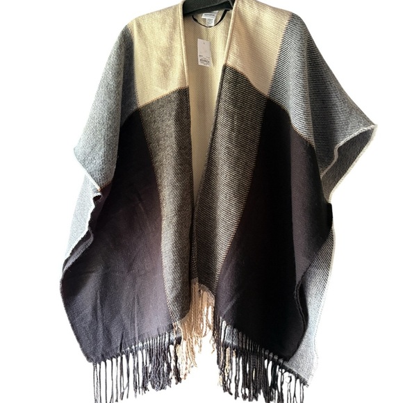 Colorblock Fringe Poncho Wrap NWT black cream gray - Picture 2 of 7